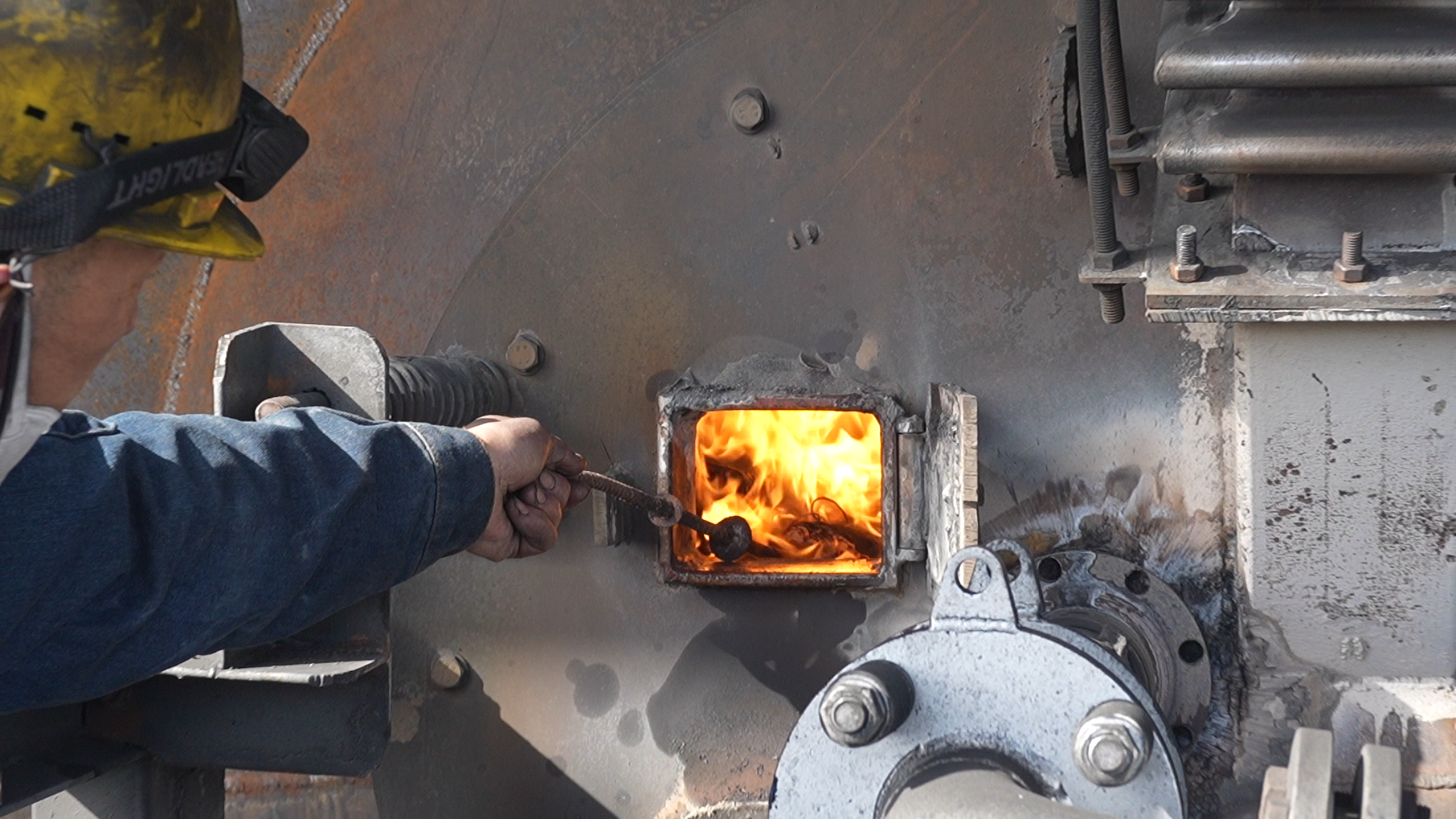 activated carbon production process creating porous structure